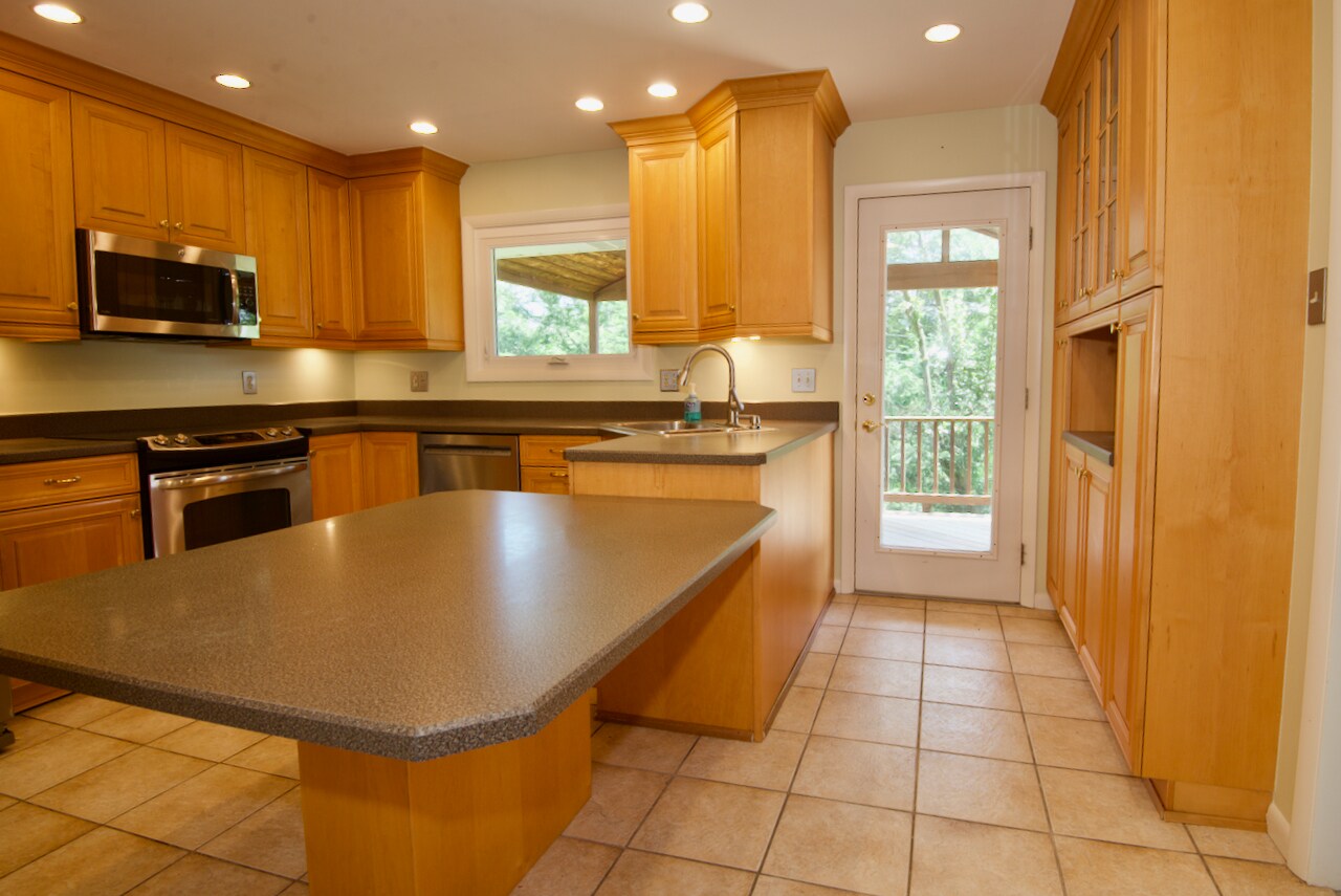 Building Photo - 1149 Sunrise Dr