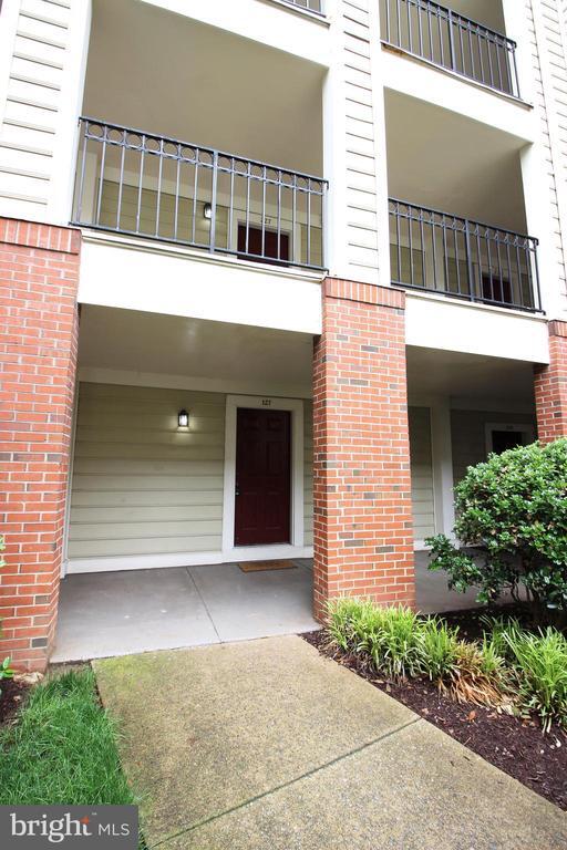 Building Photo - 1100 Quaker Hill Dr
