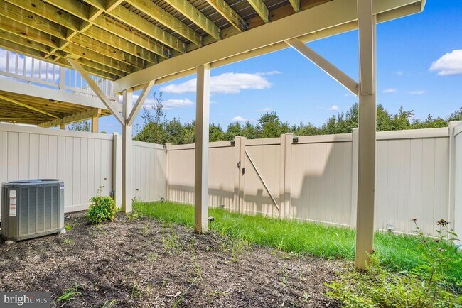 Building Photo - 3421 St Robin Ln
