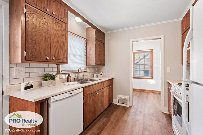Building Photo - 3 Bedroom Home in North St. Paul