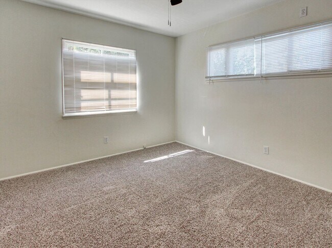 Building Photo - 3 bedrooms, 2 bathrooms house in La Habra