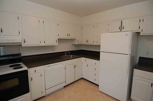 Building Photo - Woodland Apartments