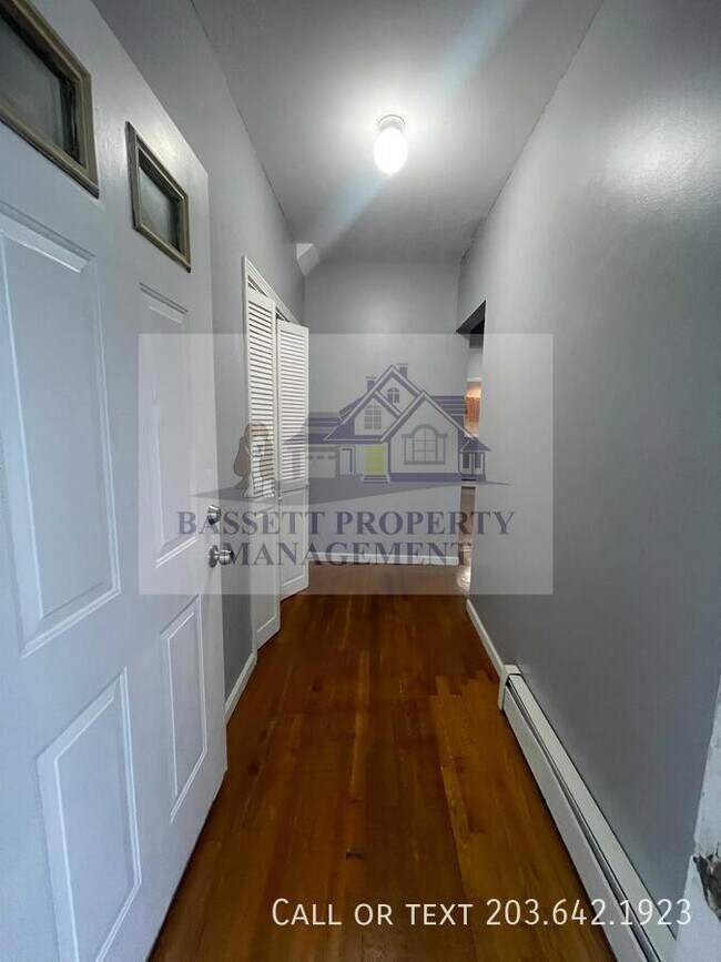 Building Photo - 25 Cumley St
