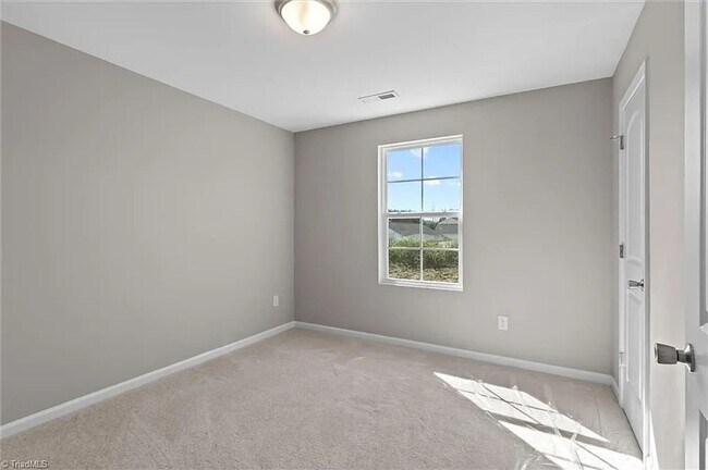 Building Photo - *** Move in Ready ***
