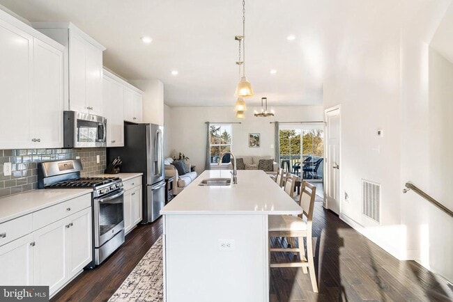 Building Photo - 131 Burkwood Ter