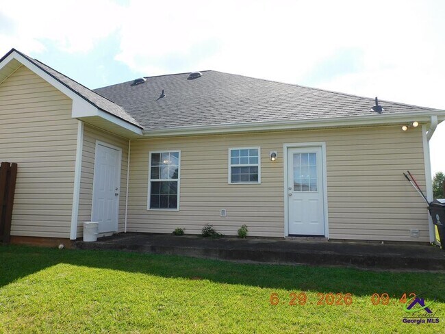 Building Photo - 227 West Wrasling Way