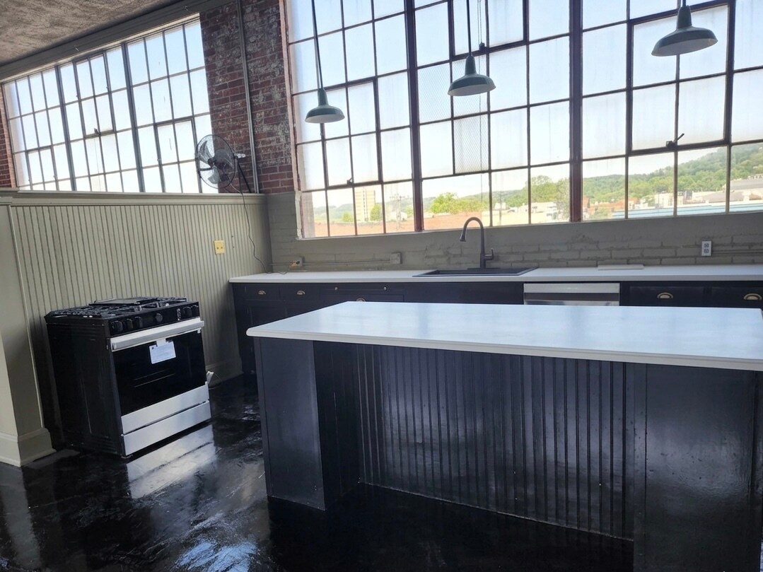 Loft Kitchen - 600 Virginia St W