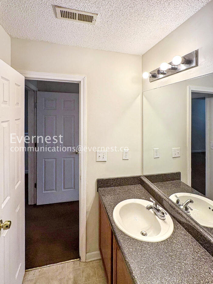 Building Photo - 7688 Creekside Ln