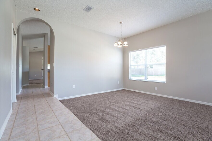 Building Photo - 3337 Bellingham Dr