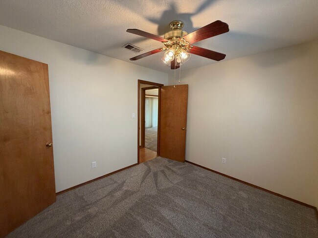Building Photo - 3 Bedroom Single Story Home Available Near Juan Tabo Blvd SE & Southern Blvd SE!