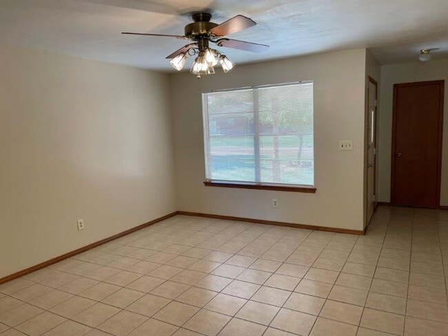 Building Photo - Brand New paint no carpet! Clean and ready...