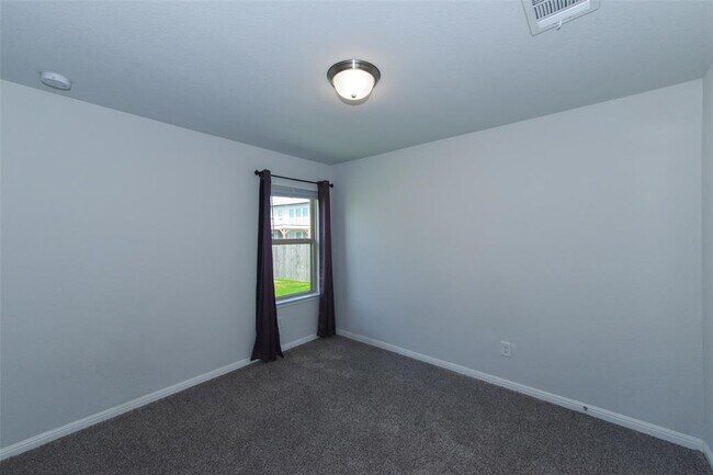 Building Photo - 216 Pearland St