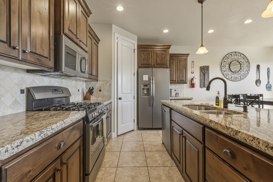 Building Photo - 4241 Razor Ridge Dr