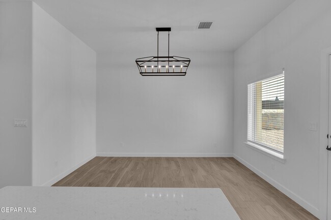 Building Photo - 781 Cedarwood Ave