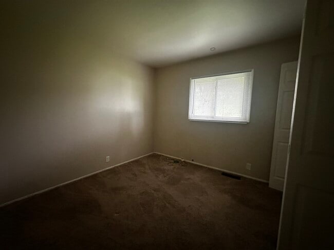Building Photo - 1115 Ebeling Dr