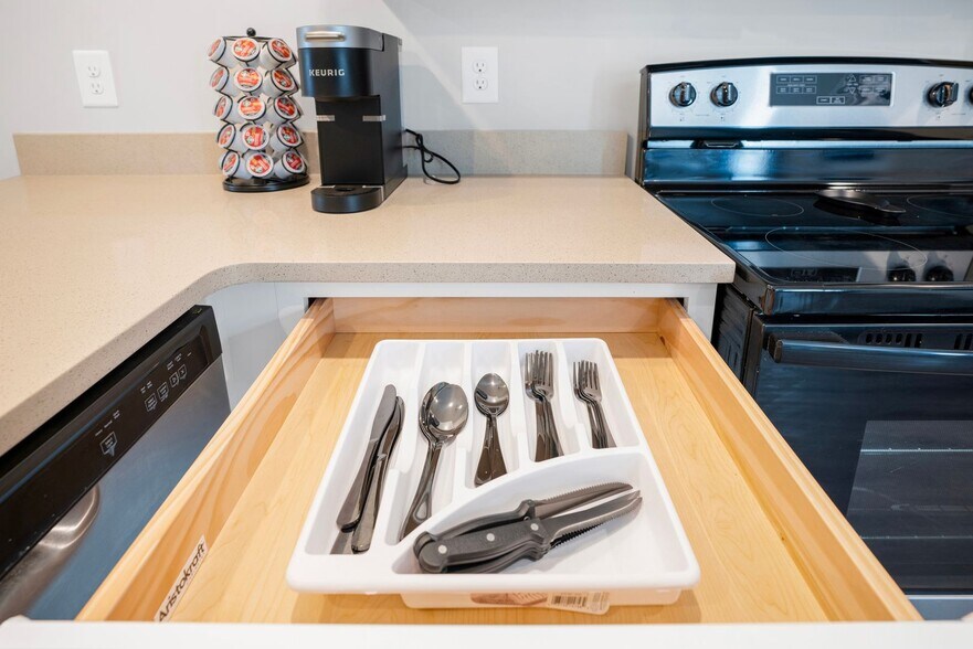 Building Photo - 156 Excell Rd