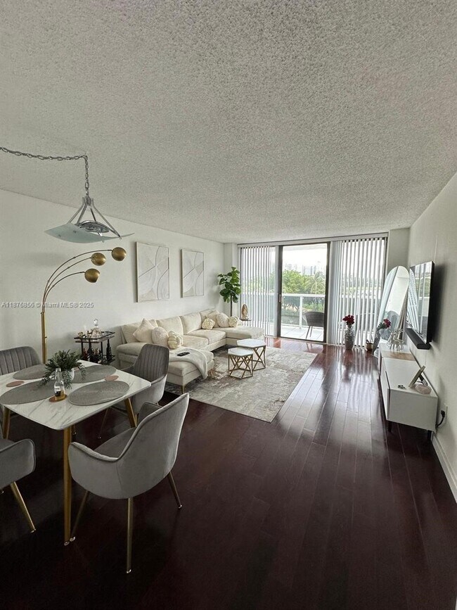 Building Photo - 3675 N Country Club Dr