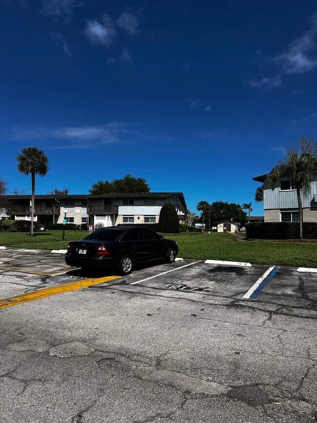 Building Photo - ? Beautiful and move-in ready condo!