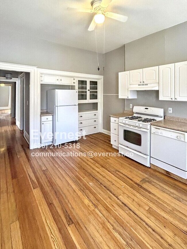 Building Photo - 4-Bedroom, 2-Bathroom Home in a Convenient...