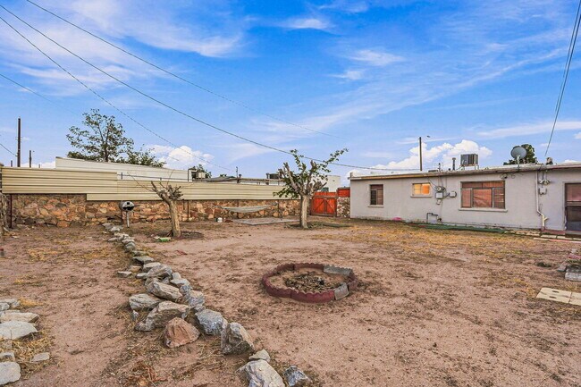 Building Photo - 7713 Veracruz Ave