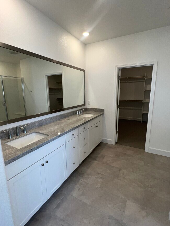 Building Photo - 4041 Flathead Dr