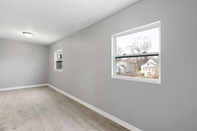 Building Photo - 8048 S Avalon Ave