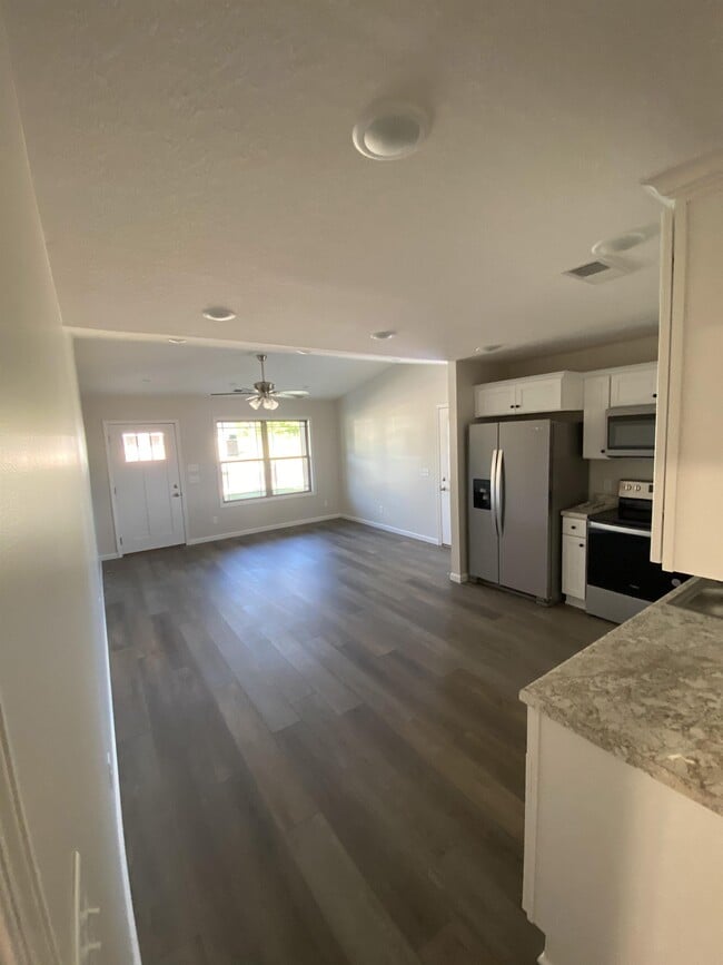 Building Photo - 200 Parkers Loop