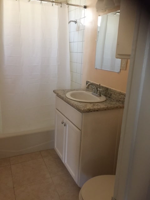 Building Photo - 2433 W Imperial Hwy