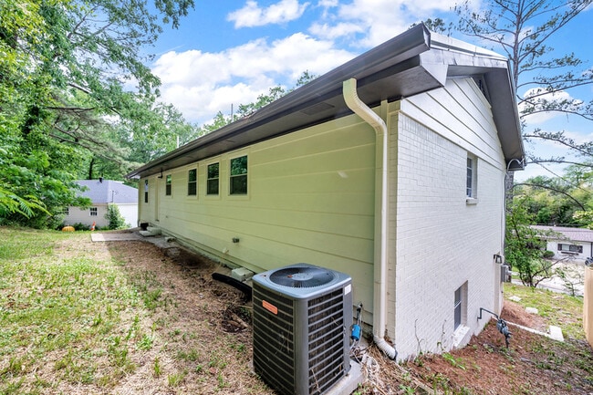 Building Photo - 917 S Forrest Dr