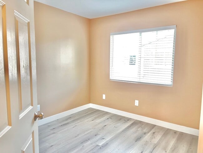 Building Photo - Three Story Four Bedroom 2.5 Bathroom Condo for lease $2,995