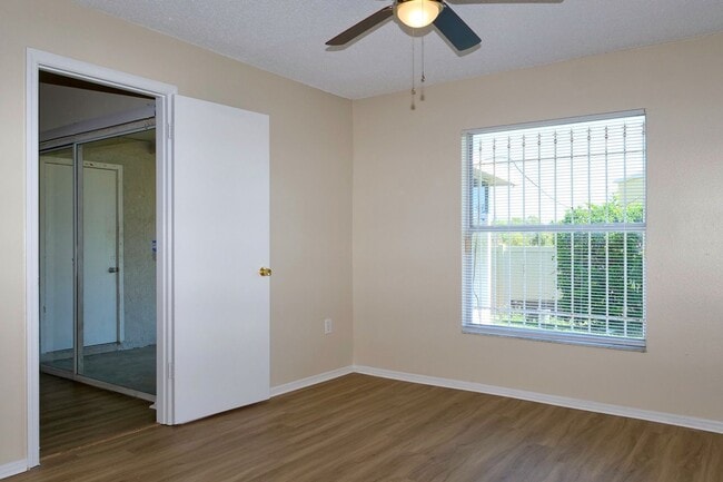 Building Photo - Nice 3 bedroom /2 bath 2 story townhome at...