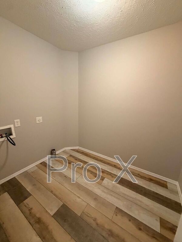 Building Photo - 4506 E Chipmunk Ln