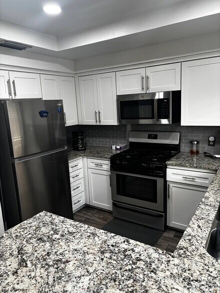 Building Photo - Room in Duplex on El Retiro Rd
