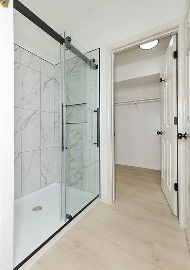 Building Photo - Spacious and Elegant 4 BR 3.5 BA Home in Olathe!