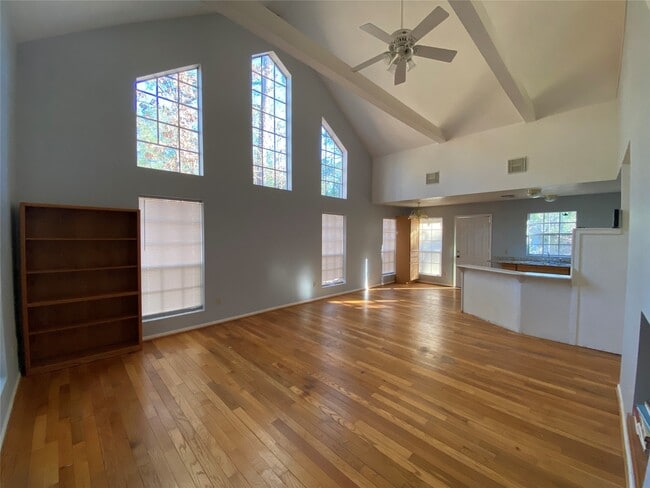 Building Photo - 24501 Pine Oaks Ct