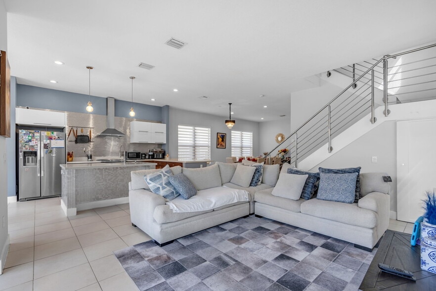 Building Photo - 3332 W 95th Ter