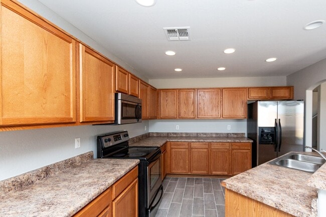 Building Photo - 31569 N Sundown Dr