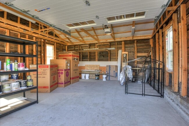 Building Photo - 400 Rish Store Rd