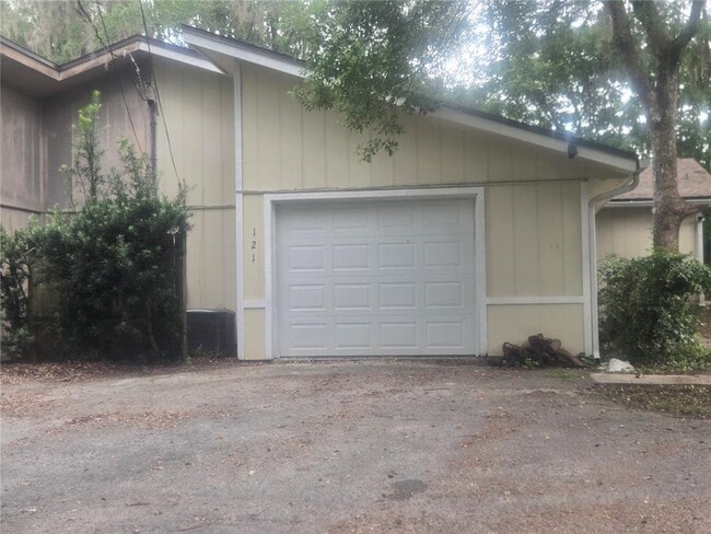 Primary Photo - 121 Forest Ln