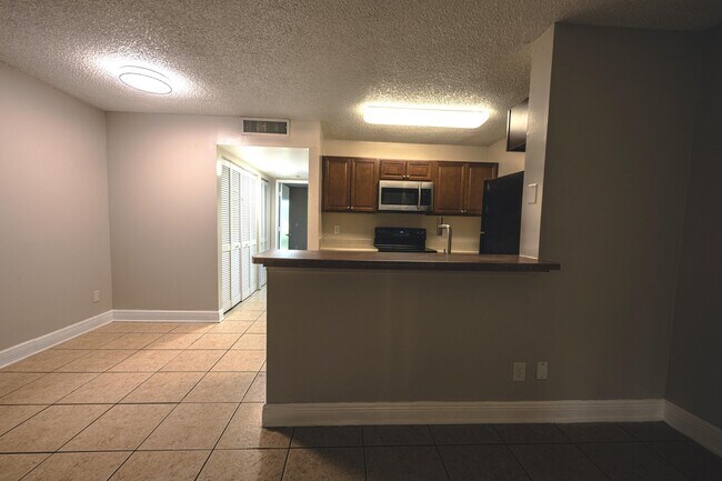 Building Photo - 1809 Meadows Cir W