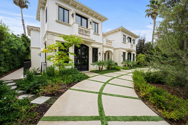 Building Photo - 517 N Camden Dr