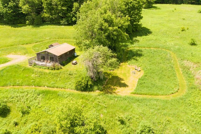 Building Photo - 3924 Hamden Hill Rd