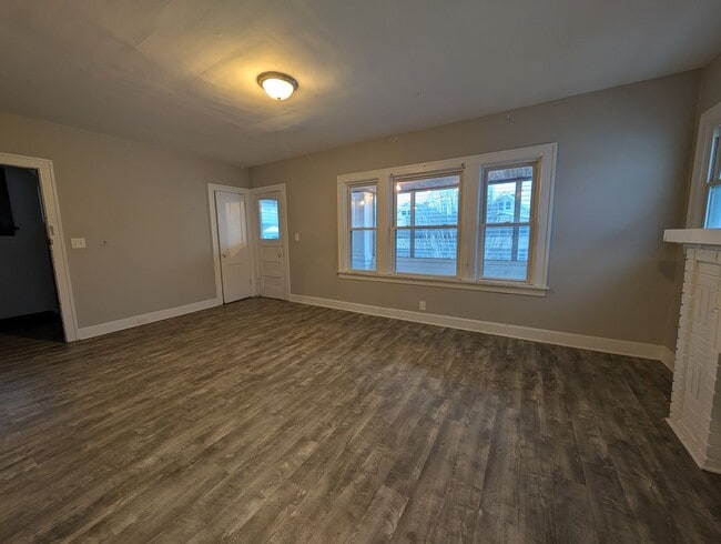 Building Photo - 2184 Wascana Ave