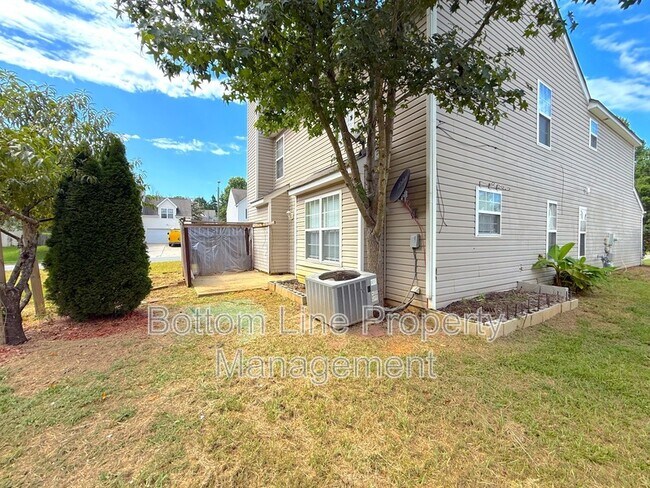 Building Photo - 4133 Robinwood Dr