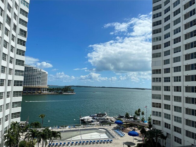 Building Photo - 825 Brickell Bay Dr