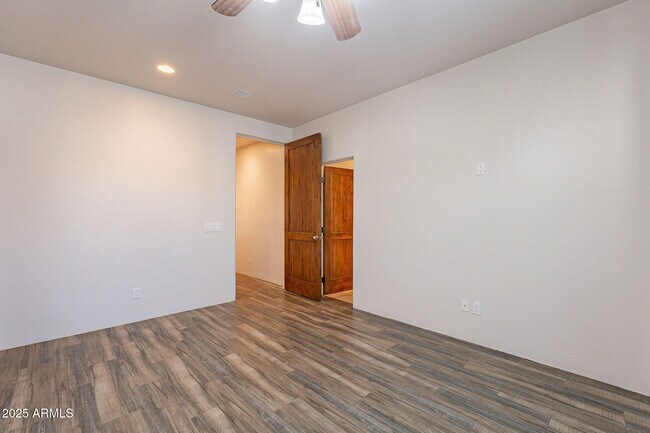 Building Photo - 7845 E Dynamite Blvd