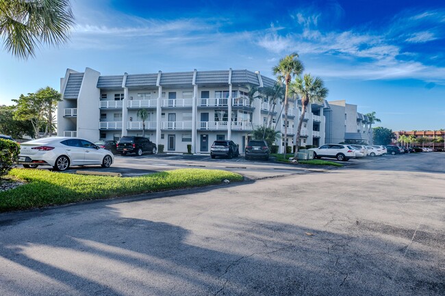 Building Photo - 6650 Royal Palm Blvd