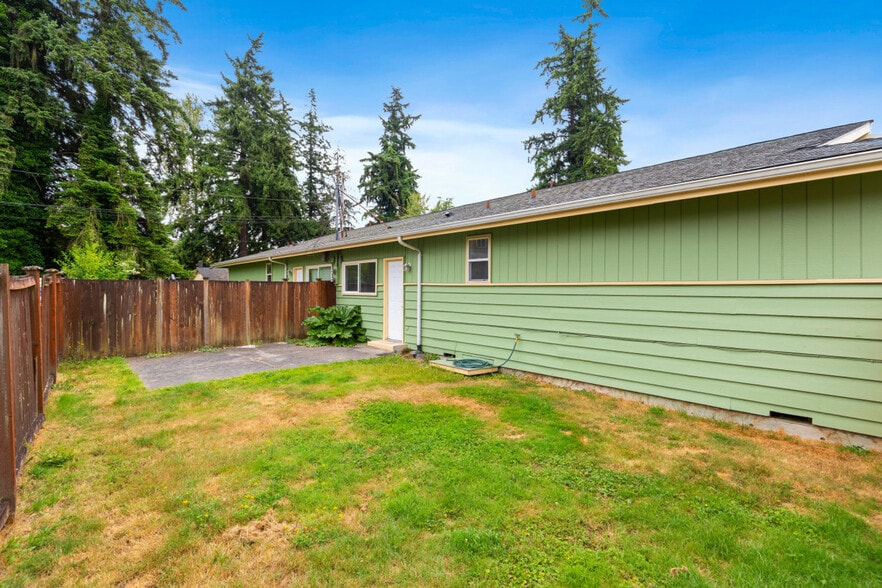 Building Photo - 15704 Ash Way