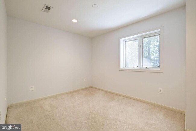Building Photo - 6710 Persimmon Tree Rd
