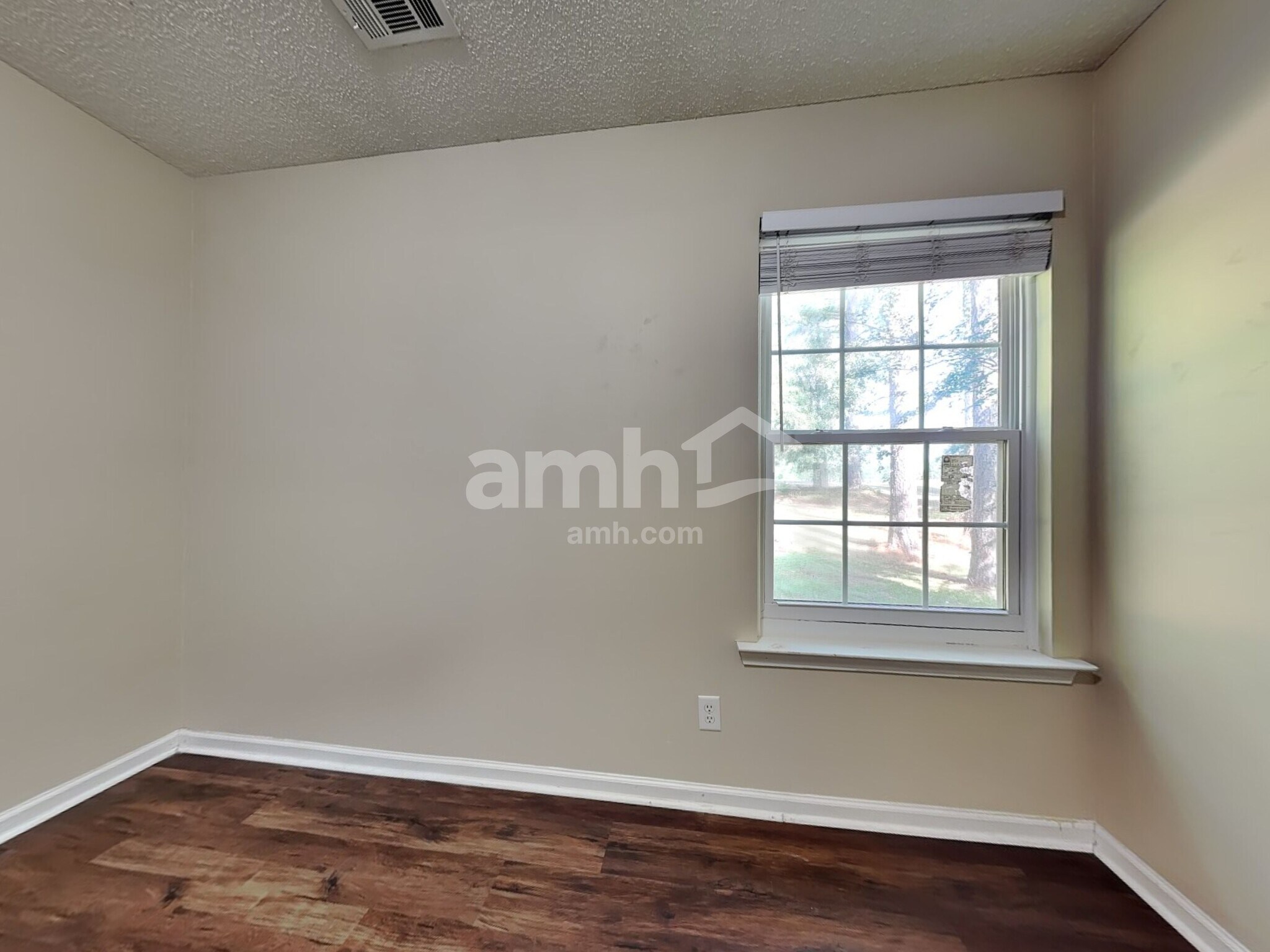 Building Photo - 420 Roberts Way